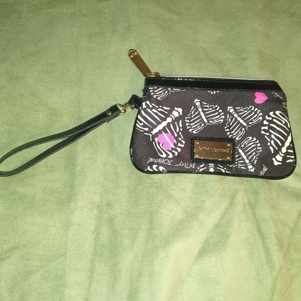 Betsey Johnson Wristlet Ribcage Heart Print EUC Black Patent Leather Trim